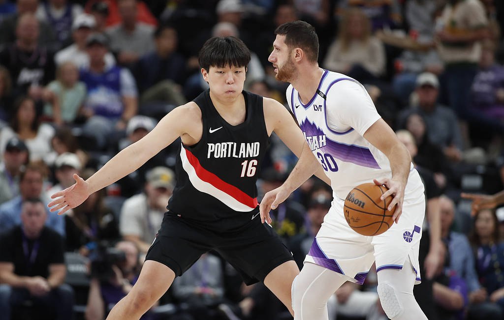 皇冠皇冠代理平台
_杨瀚森2分0板2犯霍乐迪27+8 开拓者险胜爵士