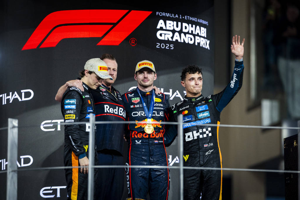 ‌比利时足球_诺里斯首夺F1车手总冠军‌比利时足球，维斯塔潘虽败犹荣