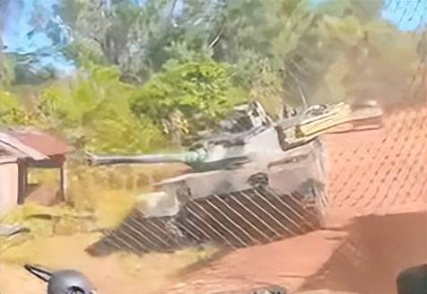 皇冠信用网登0123出租_神仙打架了！泰国VT-4坦克与柬军40火对轰皇冠信用网登0123出租，结局让所有人意想不到